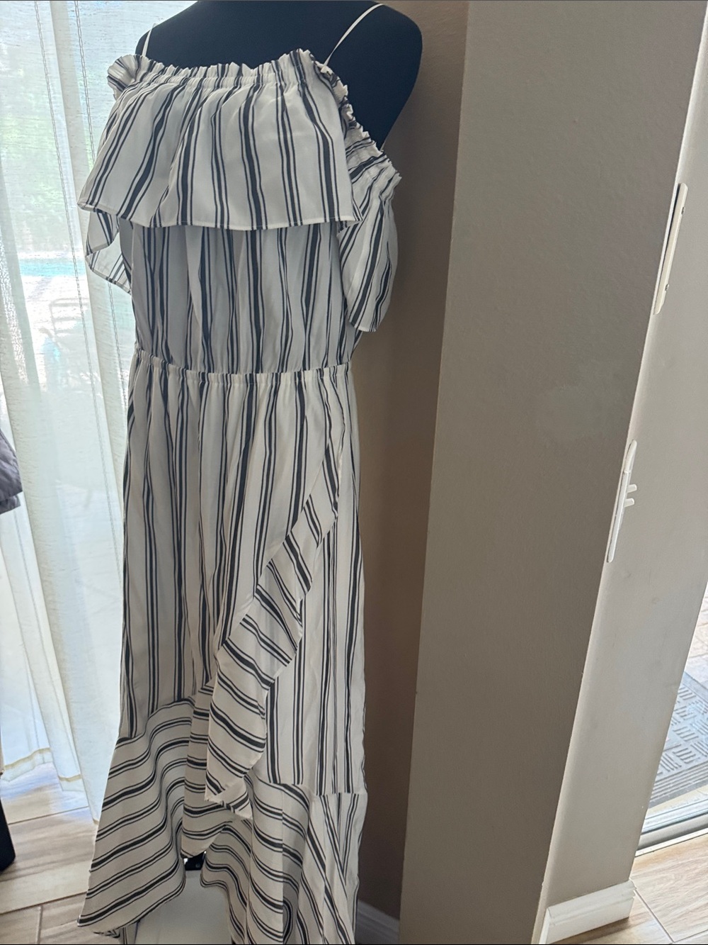 Express White and Black Striped Off-Shoulder Maxi Dress size L - Picture 2 of 5